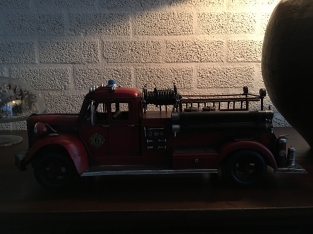 Brandweerauto, handgemaakt van metaal, super mooi!!